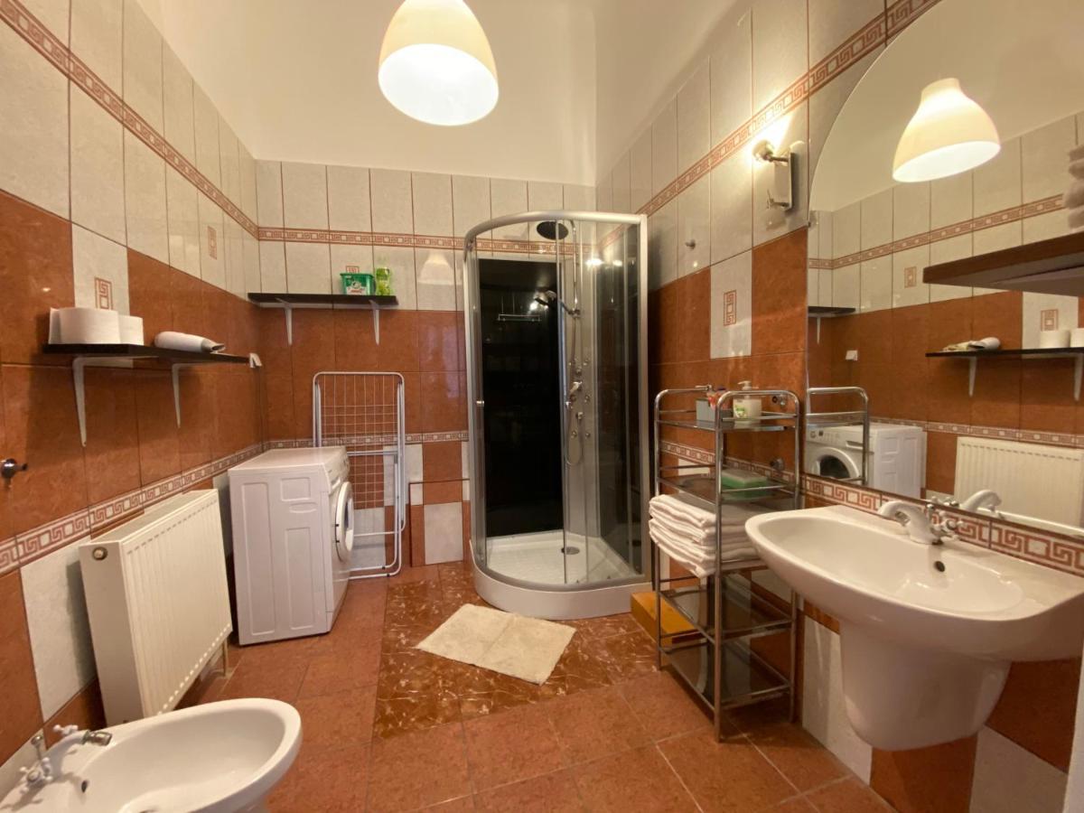 בודפשט 3 Bedrooms- Central Quarter Apartment מראה חיצוני תמונה